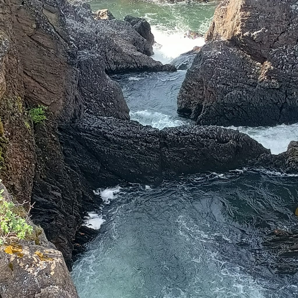 Wasserfall mit Felsen