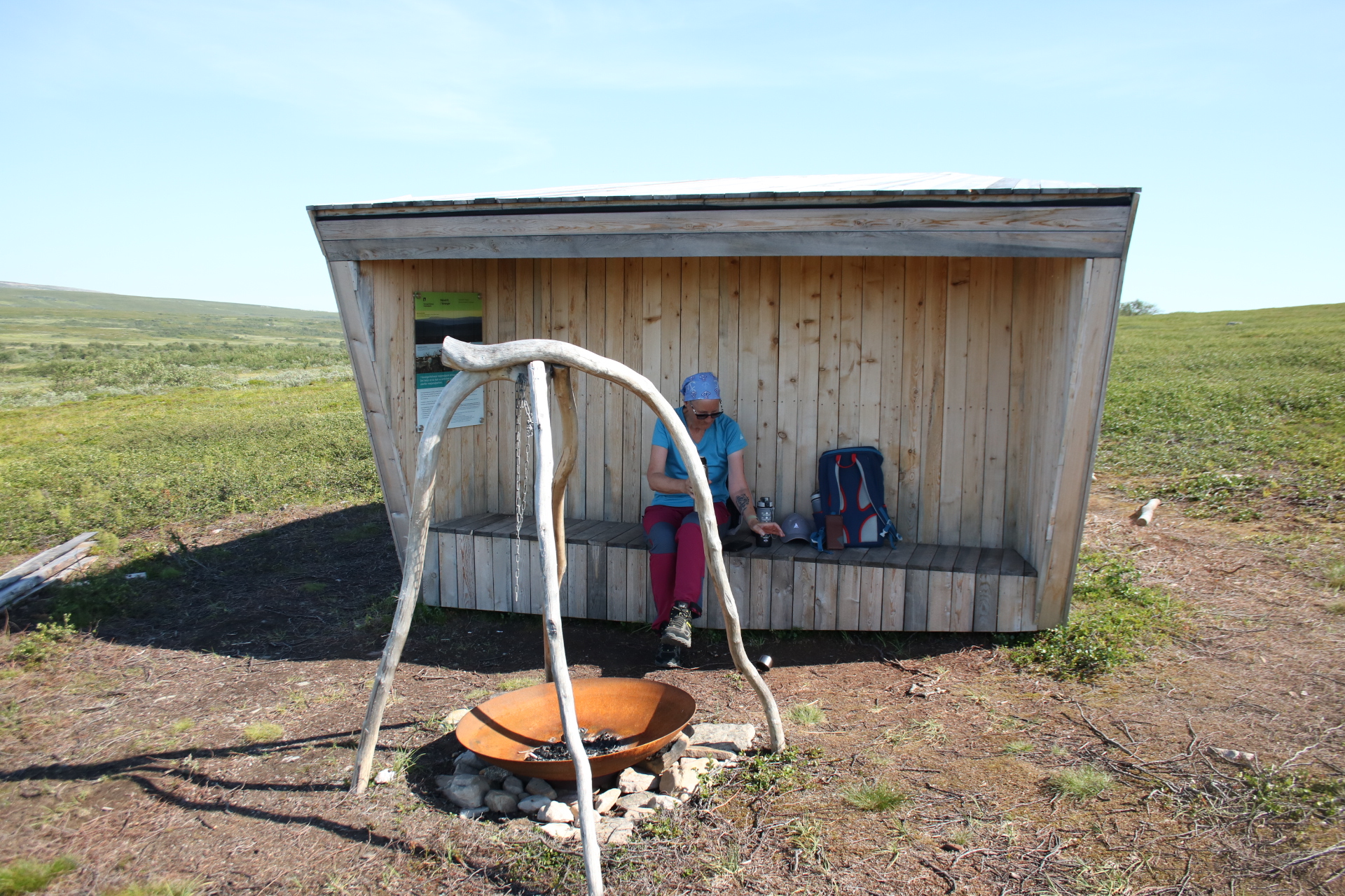 Schutzhütte mit Grillplatz im Nattfjelldalen Idjaavze