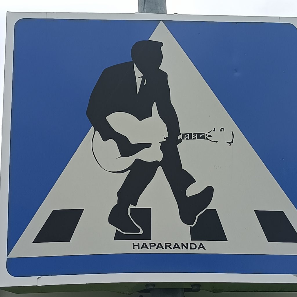 Schild für Zebrastreifen mit Guitarespieler