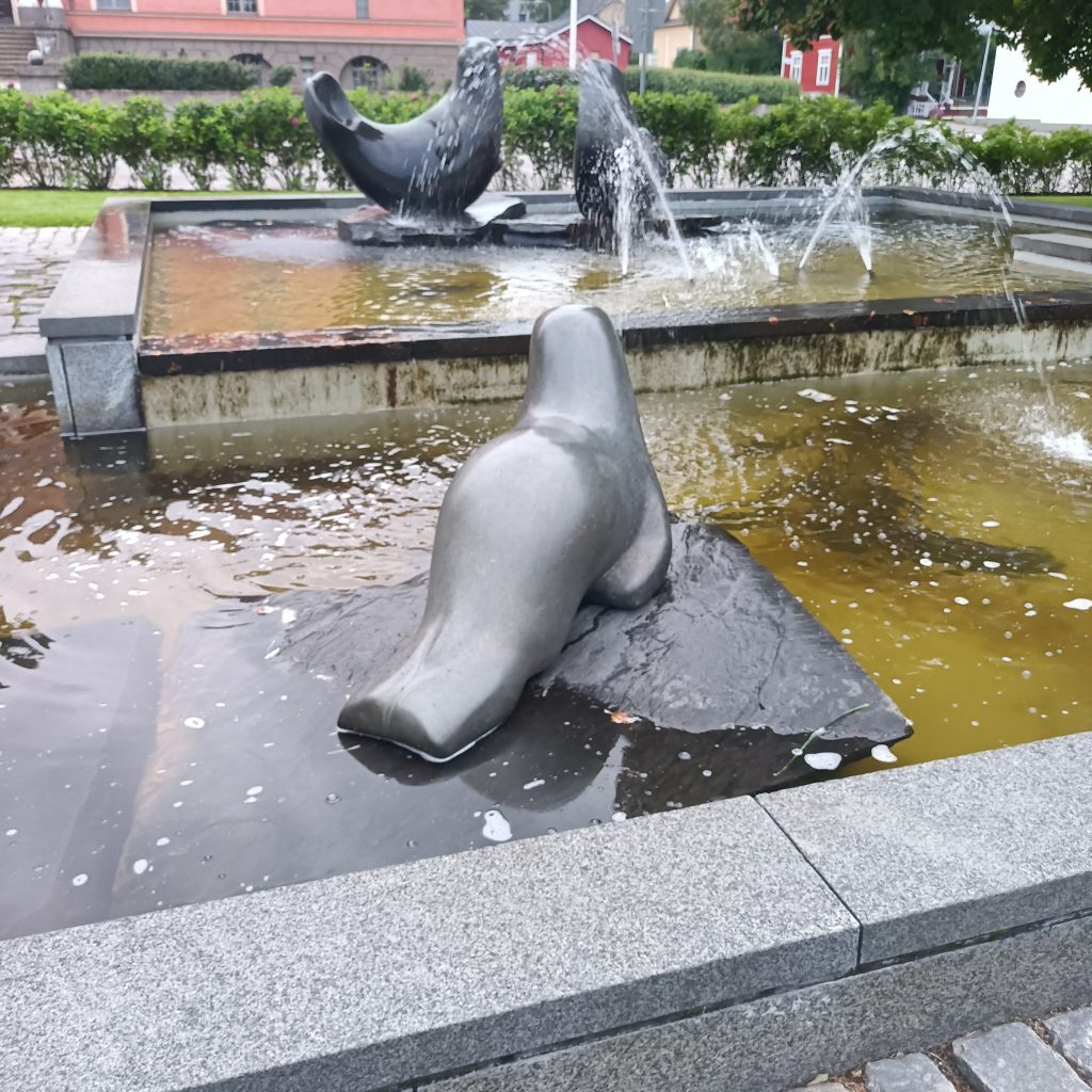Brunnen mit 3 Seehunden