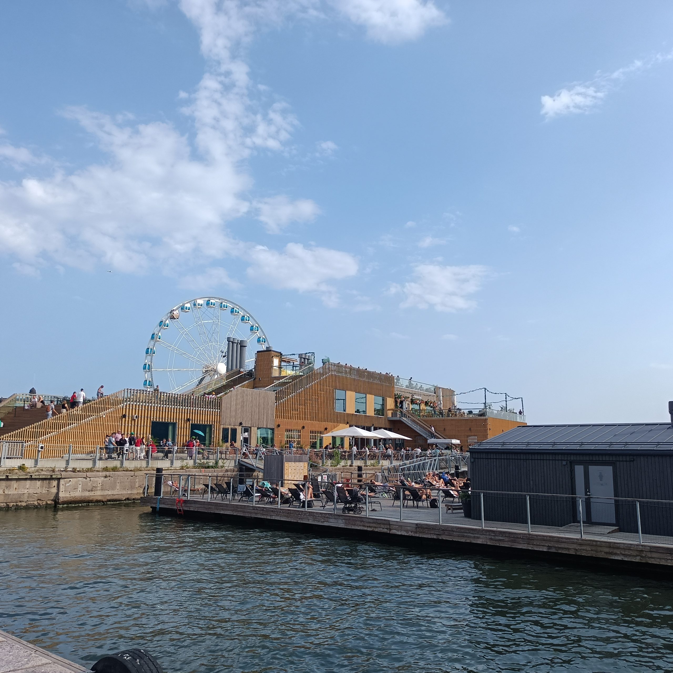 Schwimmbad und Sauna im Hafen in Helsinki