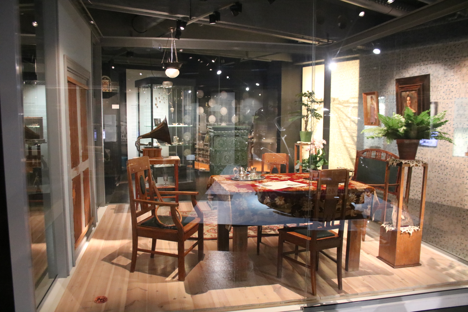 Wohnzimmereinrichtung aus dem 19 Jahrhundert