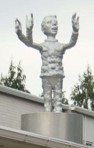 Silberstatue mit 3 Armen