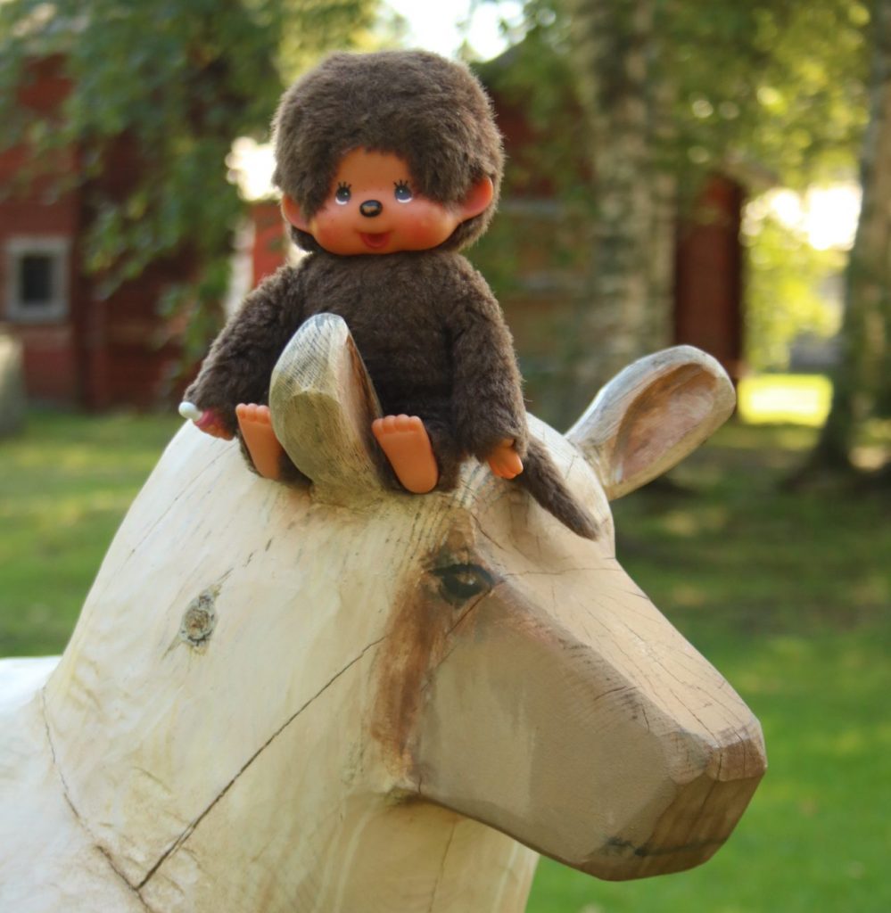 Minou auf Holzschafskopf