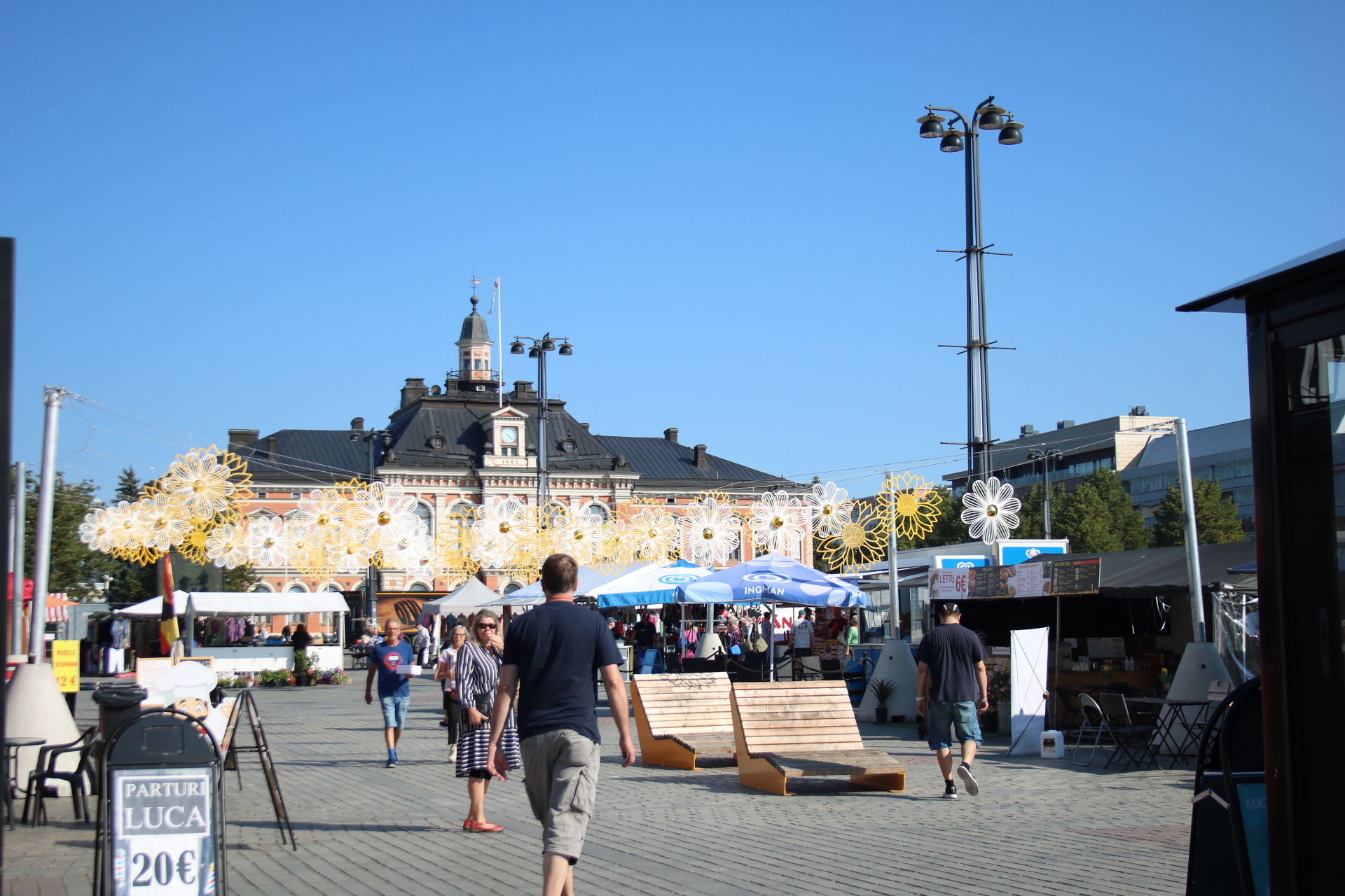 Markt mit Rathaus in Kuopio