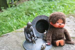 Minou und die Miniskulptur