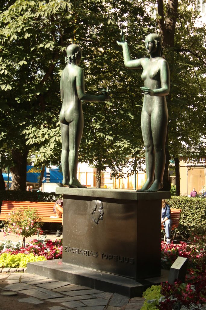 Statue mit zwei Frauen