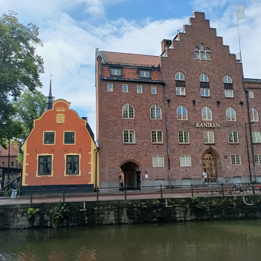 Alte Häuser aum Fluss