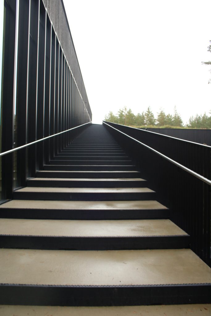 Schwarze Treppe