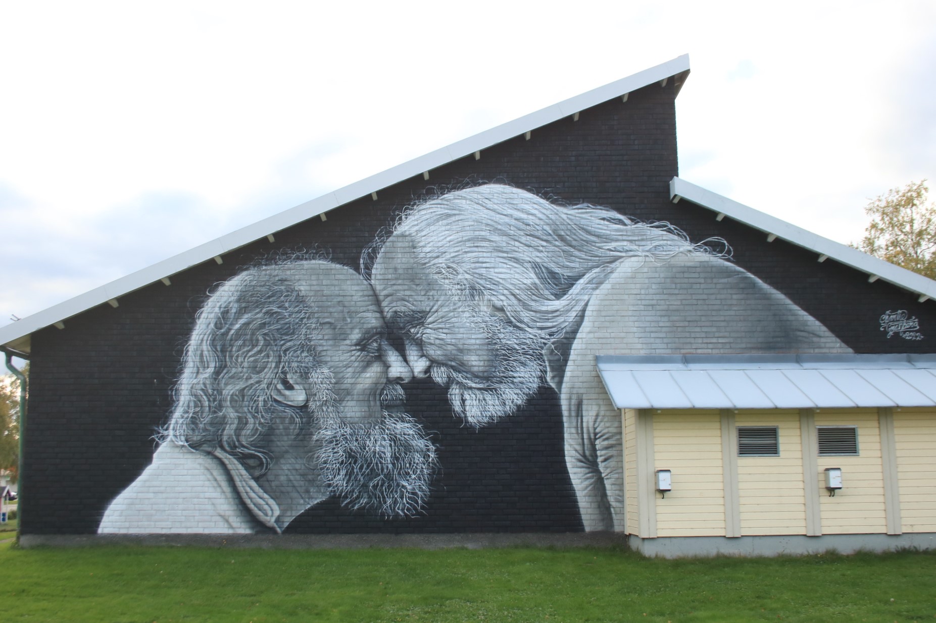 Wandmalerei - Zwei alte Männer Stirn an Stirn