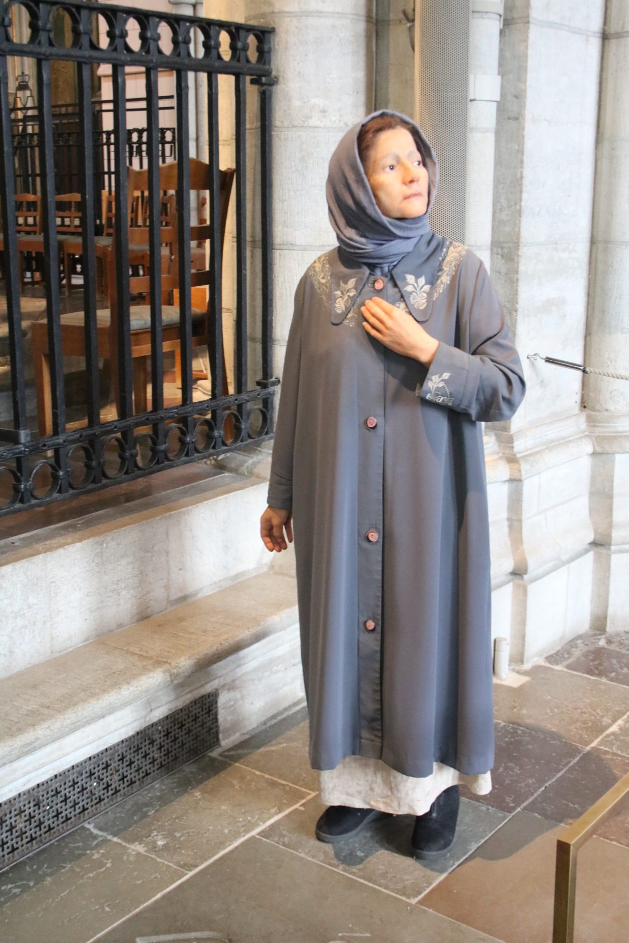 Wachsfigur von Maria im Dom