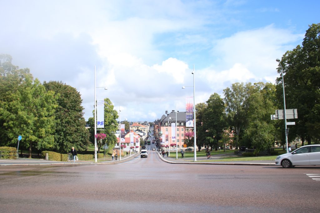 Blick auf eine Strasse mit alten Häusern