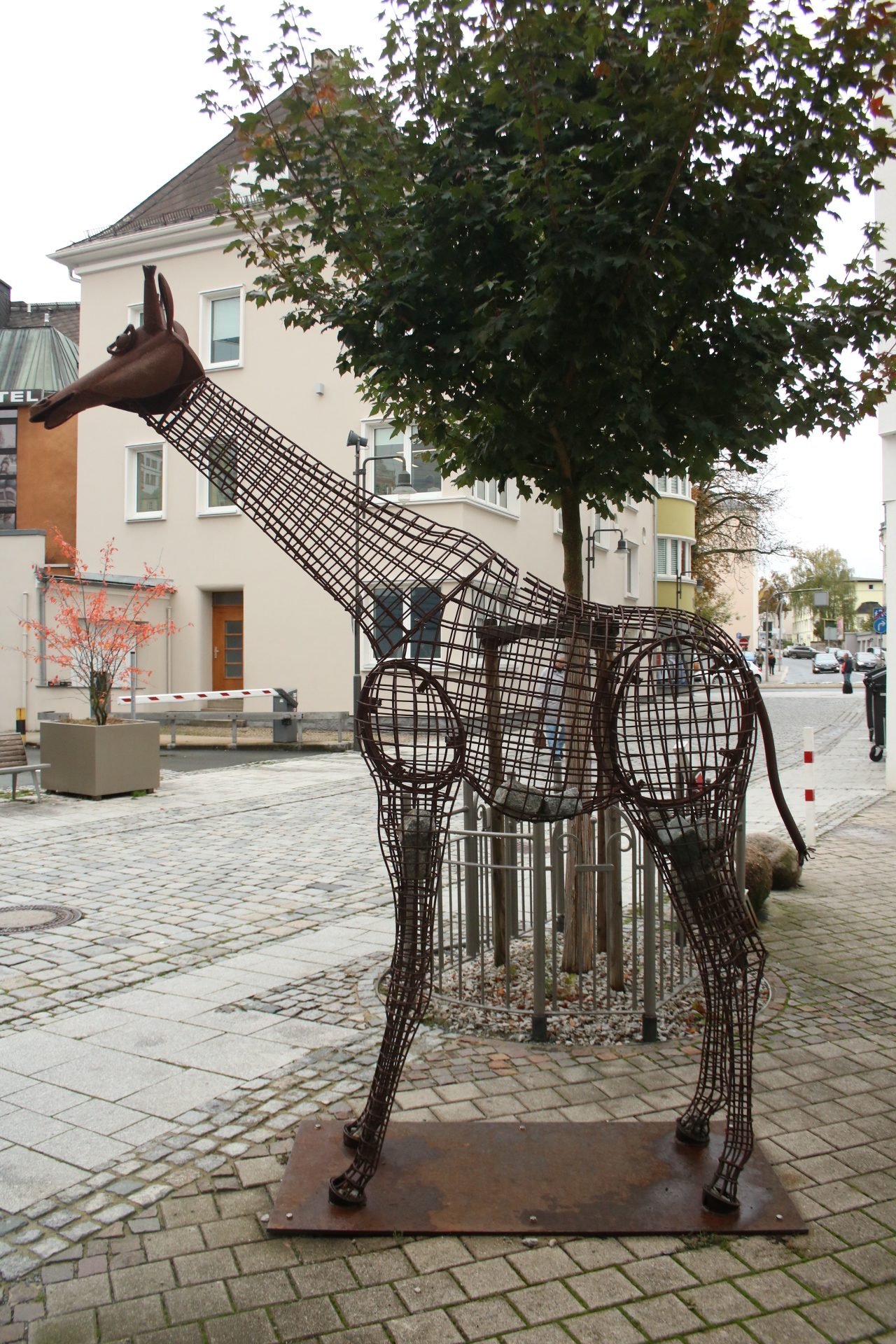Drahtgiraffe in Hof
