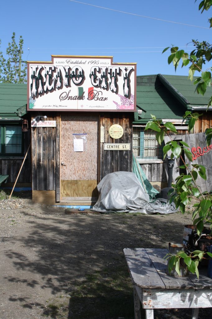 Gebäude in Keno